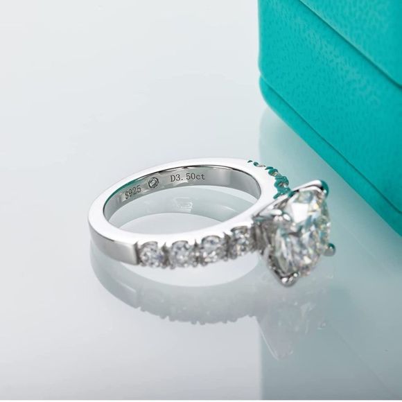 4.3 ct tw dazzling round brilliant cut moissanite diamond engagement ring - Picture 7 of 10